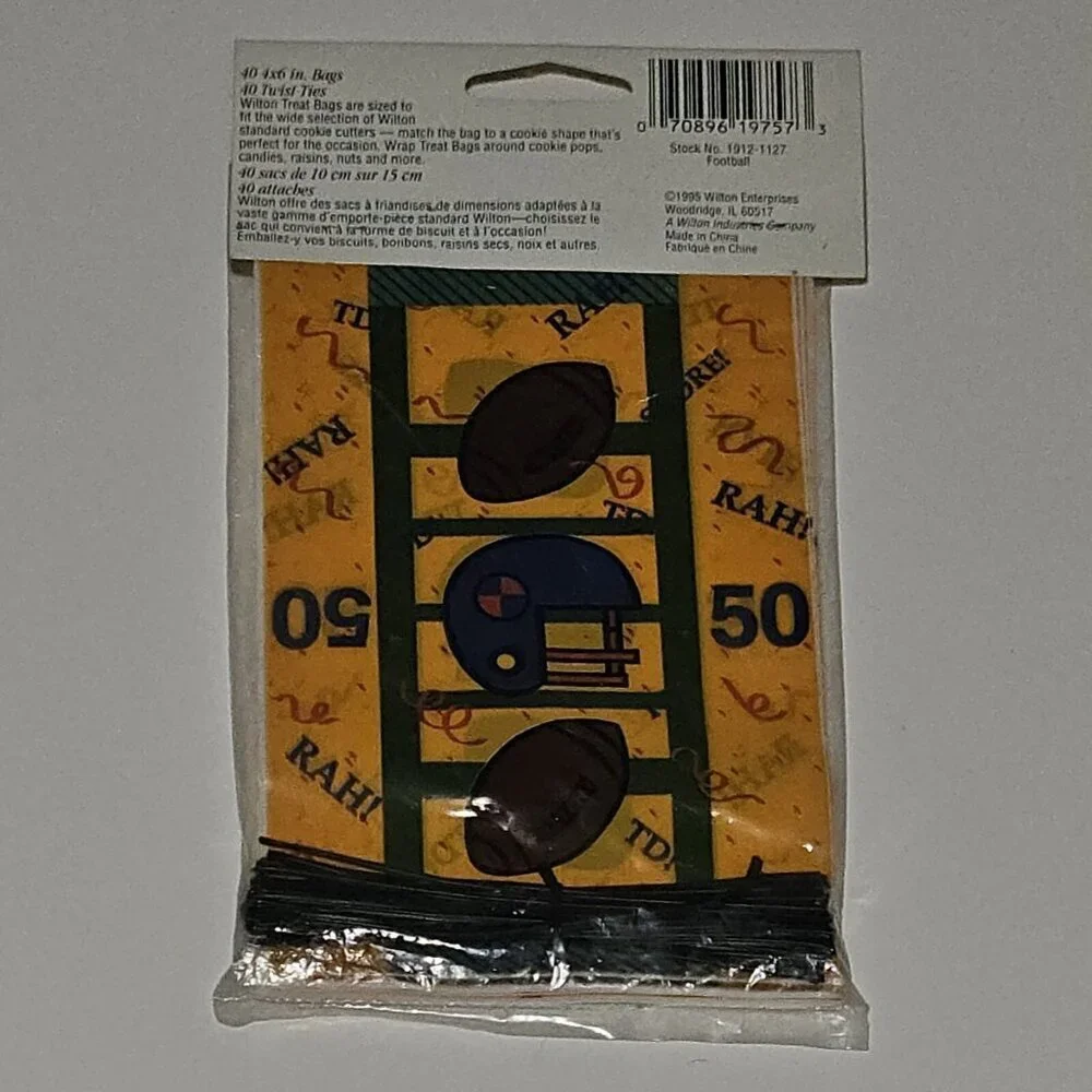 VTG NOS Football Party Favor Cookie Candy Treat Bags Ties (40 pk) Wilton Sports